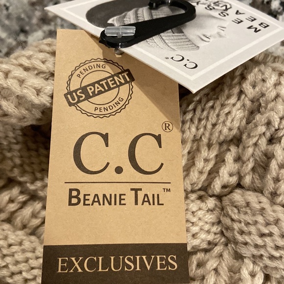 Chunky Knit Ponytail Beanie - Picture 4 of 7